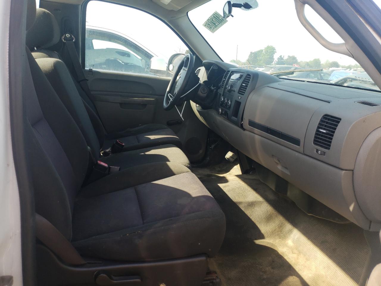 Photo 5 from auction – 2013 GMC SIERRA C15 with VIN 1GTN1TEX0DZ136236