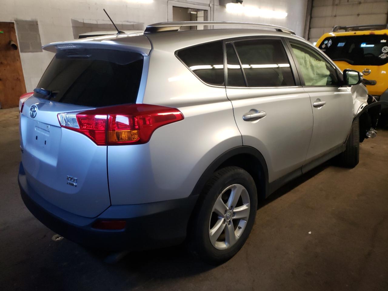 Foto 4 de la subasta – 2013 TOYOTA RAV4 XLE con VIN JTMRFREV5D5012829