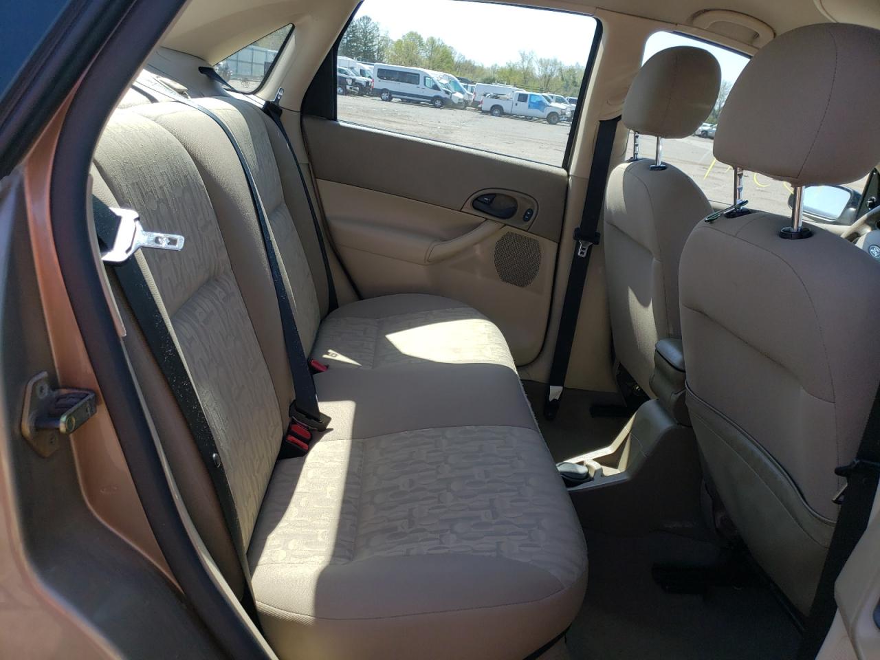 Photo 6 from auction – 2005 FORD FOCUS ZX4 with VIN 1FAFP34N85W213950