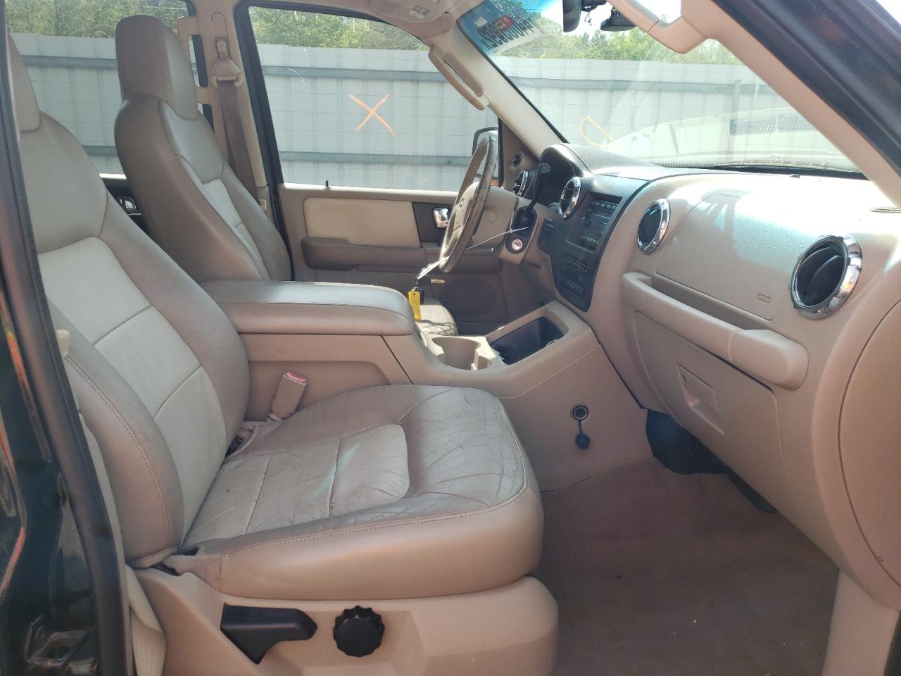 Photo 5 from auction – 2005 FORD EXPEDITION with VIN 1FMPU17515LA41944