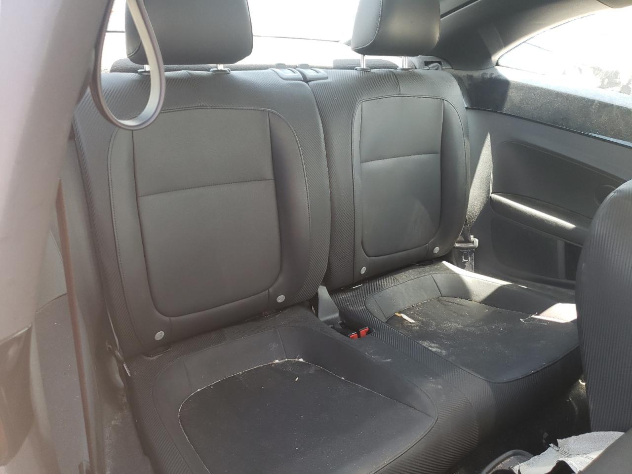 Photo 6 from auction – 2013 VOLKSWAGEN BEETLE with VIN 3VWJX7AT2DM683014