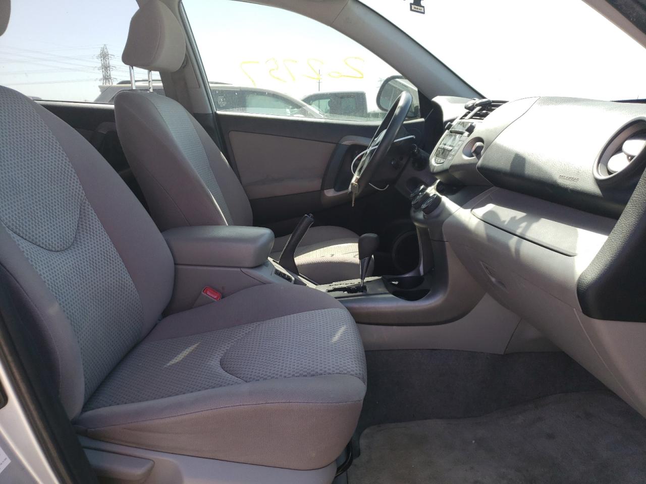 Photo 5 from auction – 2006 TOYOTA RAV4 with VIN JTMZD35V365020496