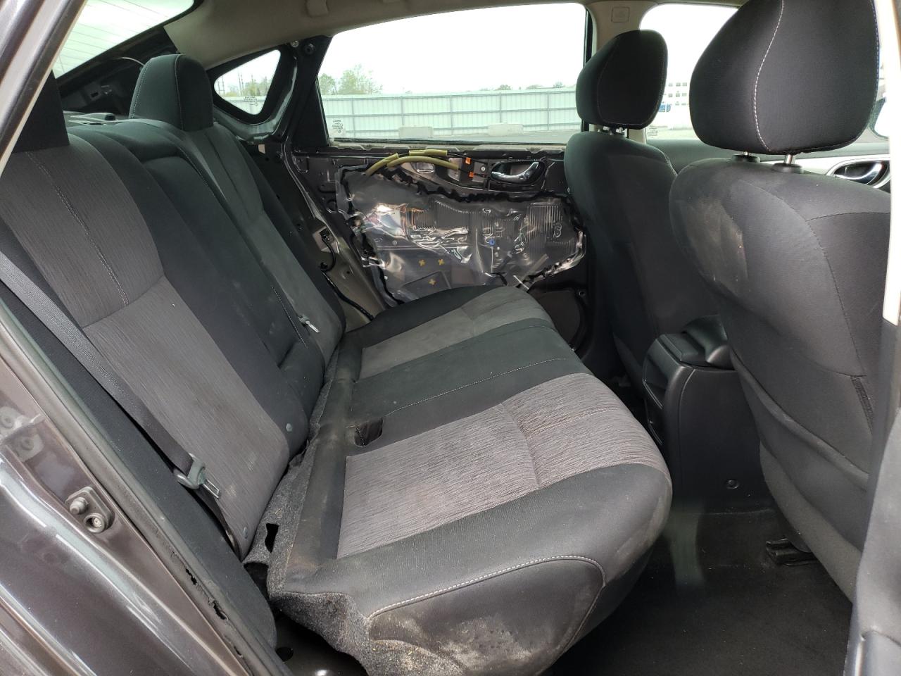 Photo 6 from auction – 2015 NISSAN SENTRA S with VIN 3N1AB7AP2FL632399