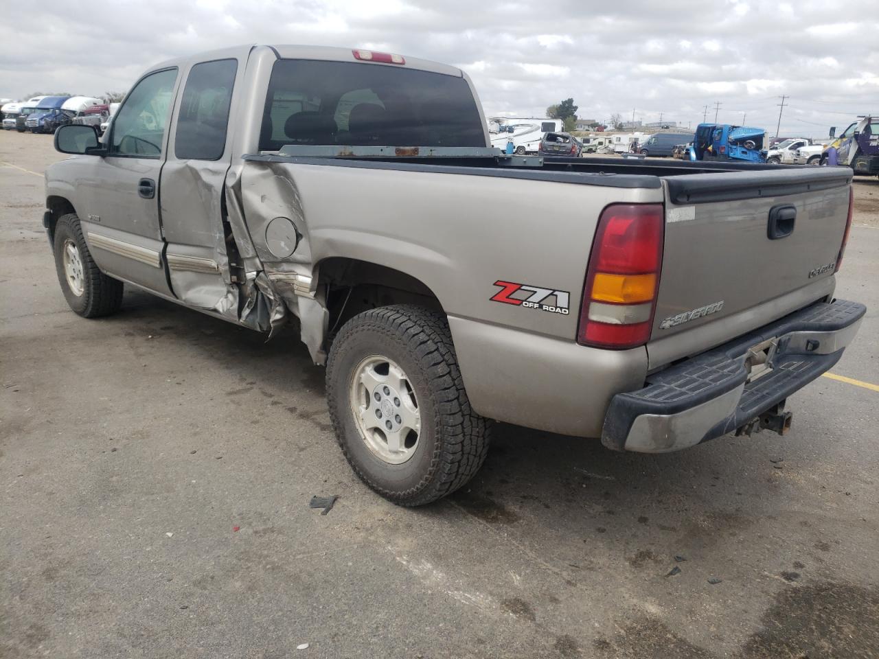 Фото 3 с аукциона – 2002 CHEVROLET SILVERADO с VIN 2GCEK19T621279447