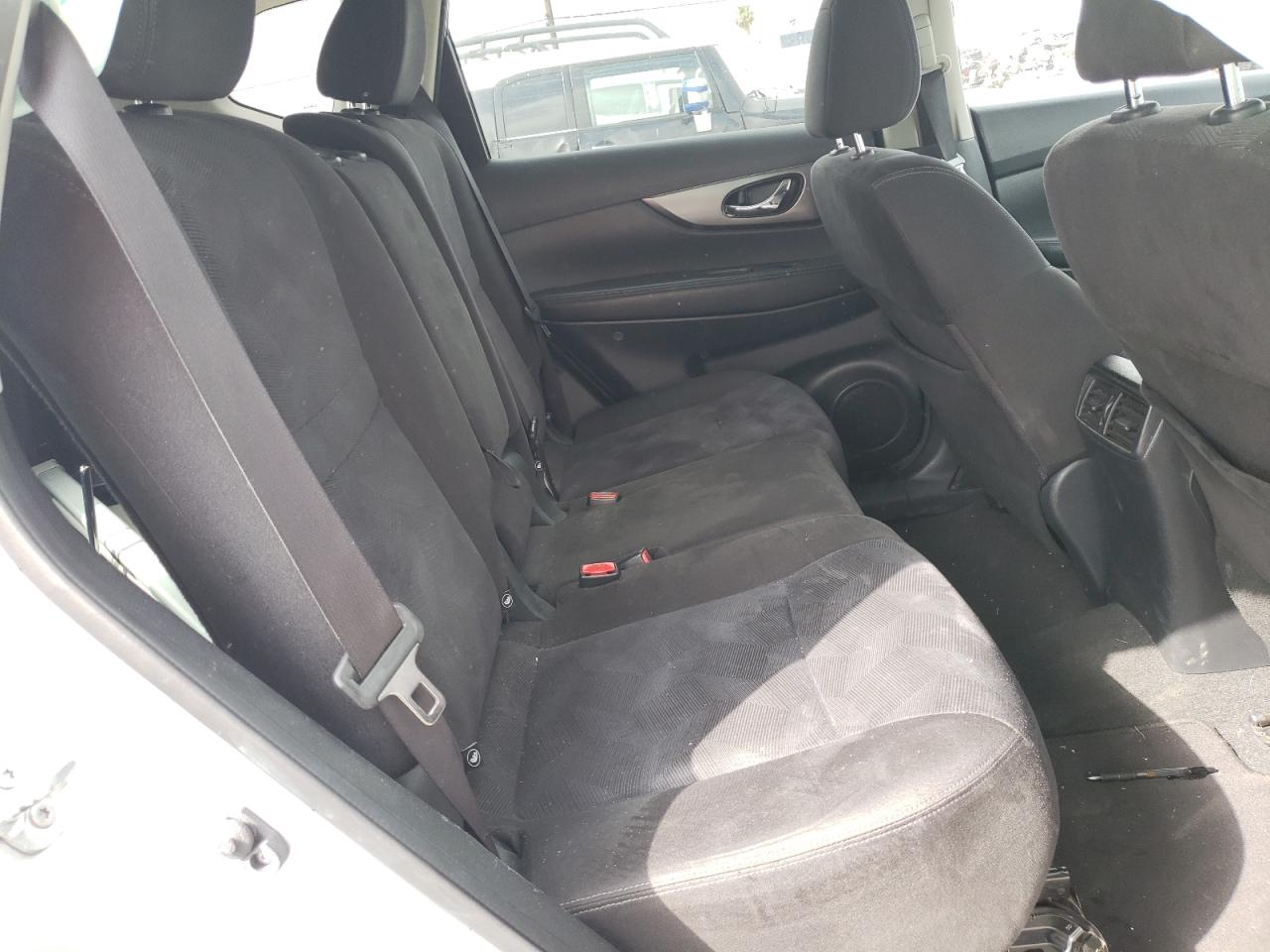 Photo 6 from auction – 2015 NISSAN ROGUE S with VIN KNMAT2MT0FP561858