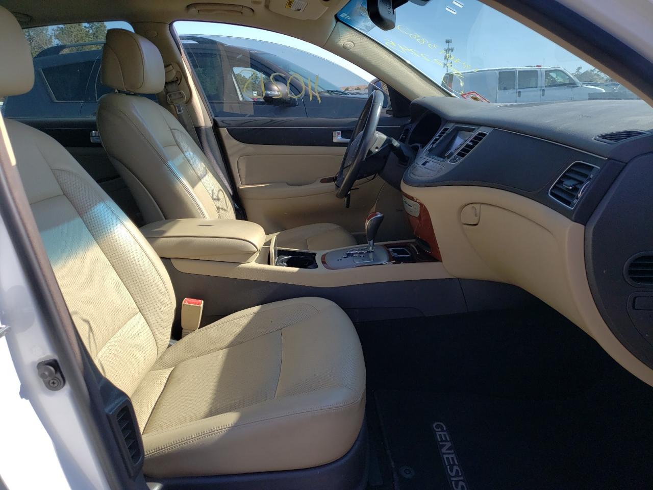 Photo 5 from auction – 2013 HYUNDAI GENESIS 3. with VIN KMHGC4DD3DU222245