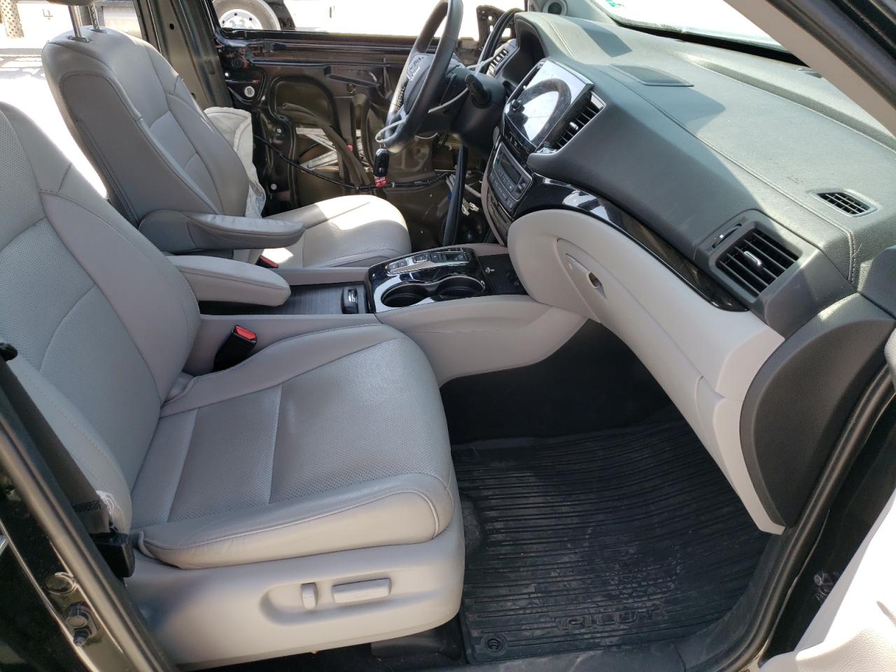 Photo 5 from auction – 2019 HONDA PILOT ELIT with VIN 5FNYF6H0XKB051924