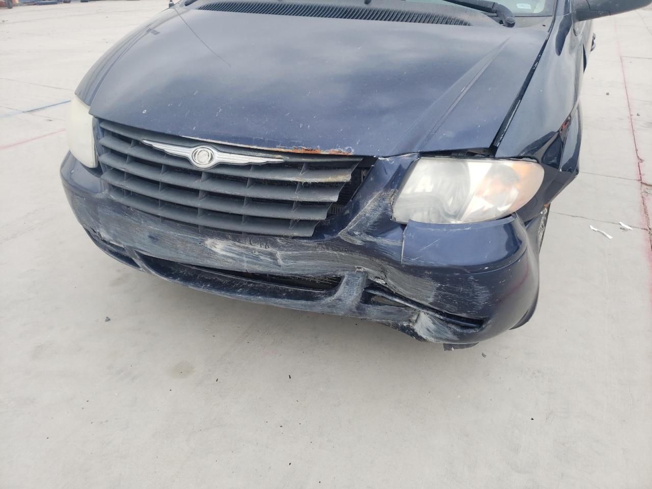 Photo 10 from auction – 2005 CHRYSLER TOWN & COU with VIN 1C4GP45R75B263770