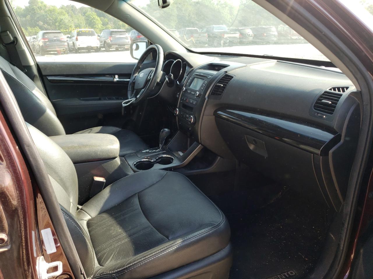 Photo 5 from auction – 2013 KIA SORENTO EX with VIN 5XYKU4A24DG342104