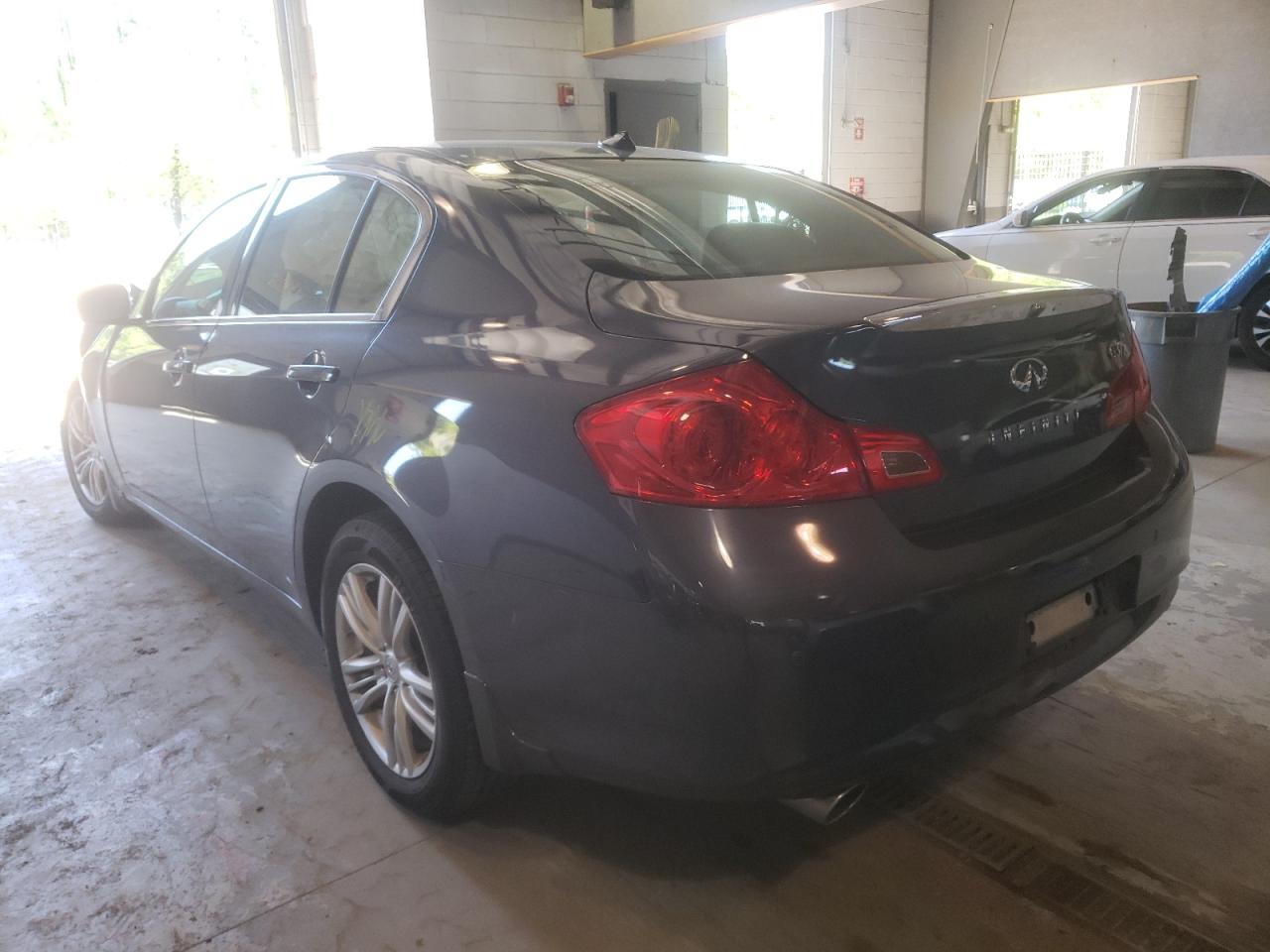 Photo 3 from auction – 2011 INFINITI G37 with VIN JN1CV6ARXBM353858