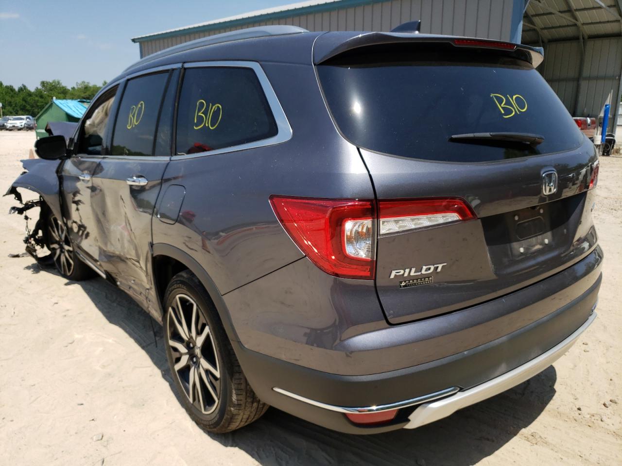 Photo 3 from auction – 2019 HONDA PILOT TOUR with VIN 5FNYF5H68KB034182