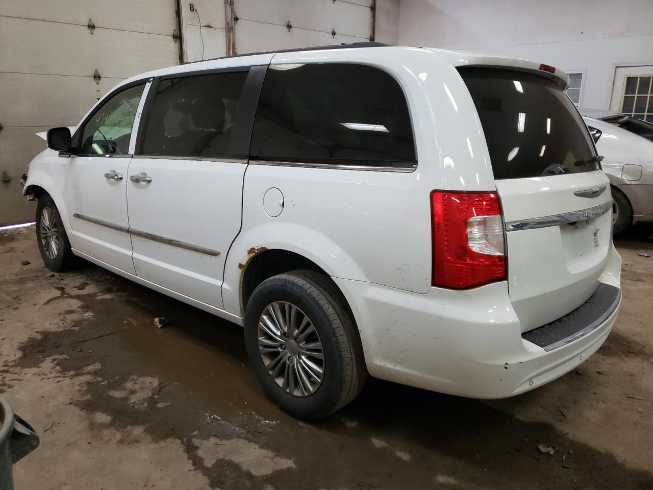 Photo 3 from auction – 2015 CHRYSLER TOWN & COU with VIN 2C4RC1CG9FR521553
