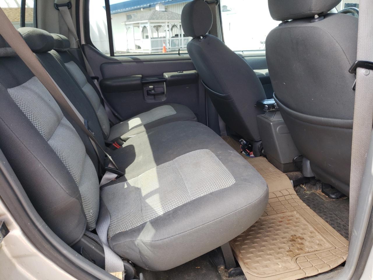 Photo 6 from auction – 2005 FORD EXPLORER S with VIN 1FMZU77KX5UB14319