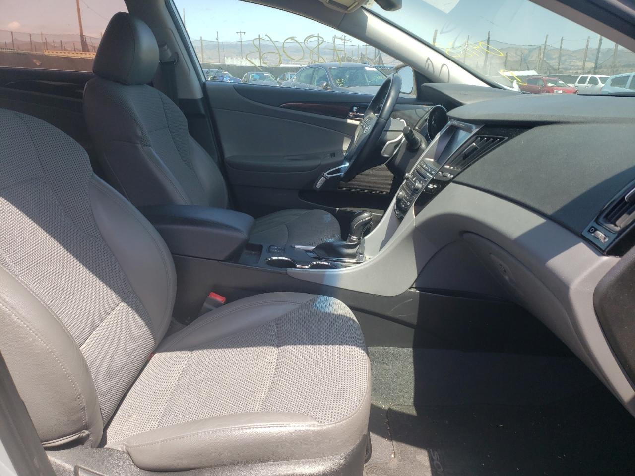 Photo 5 from auction – 2014 HYUNDAI SONATA SE with VIN 5NPEC4AC3EH908708