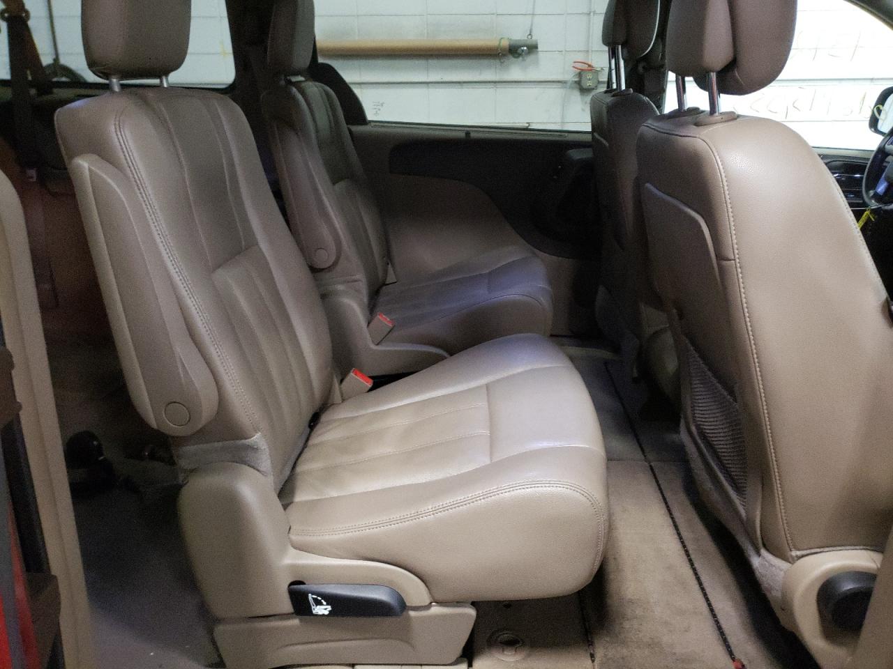 Photo 6 from auction – 2013 CHRYSLER TOWN & COU with VIN 2C4RC1BG3DR565725