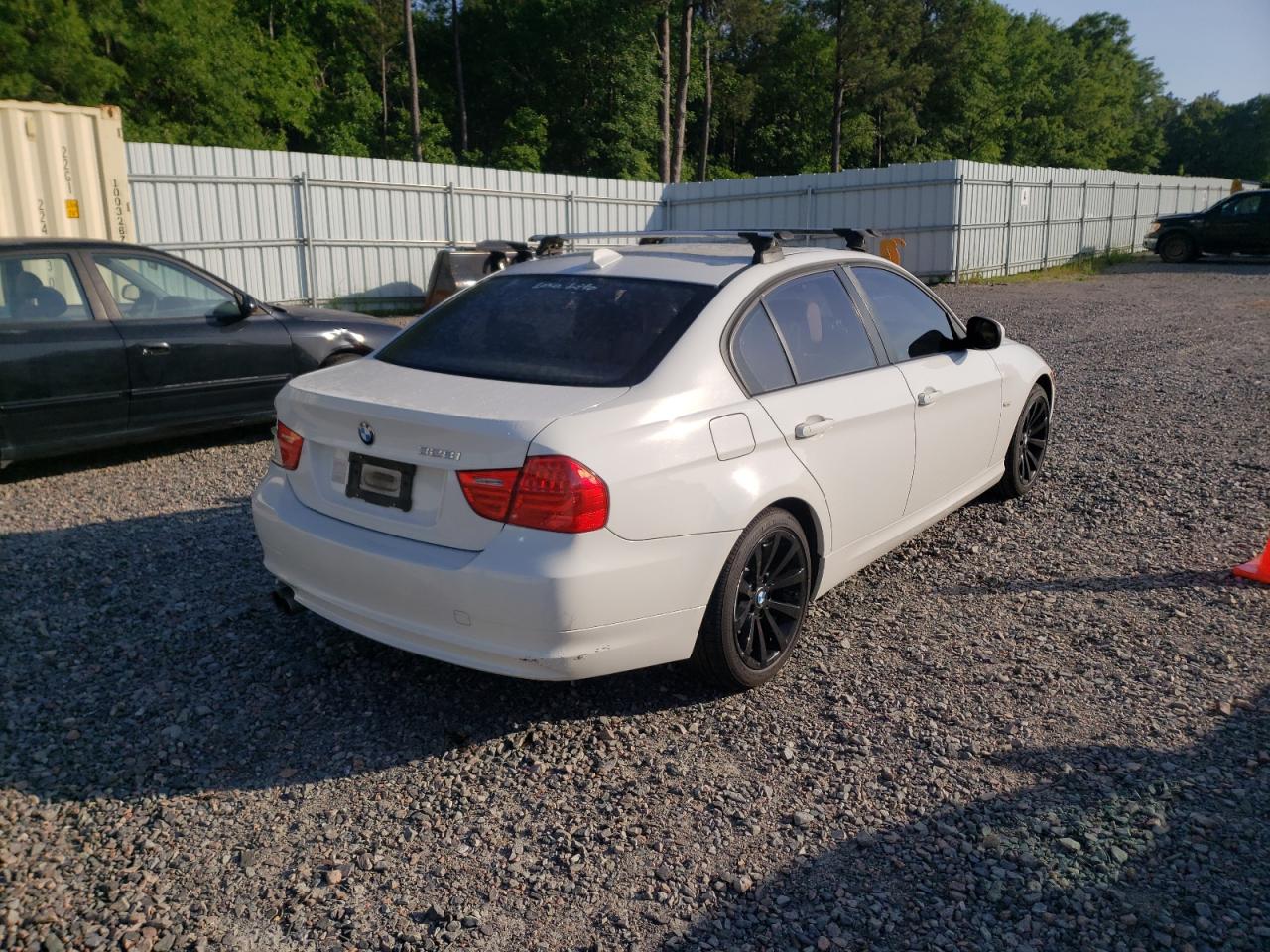 Photo 4 from auction – 2011 BMW 328 I with VIN WBAPH7C5XBA801617