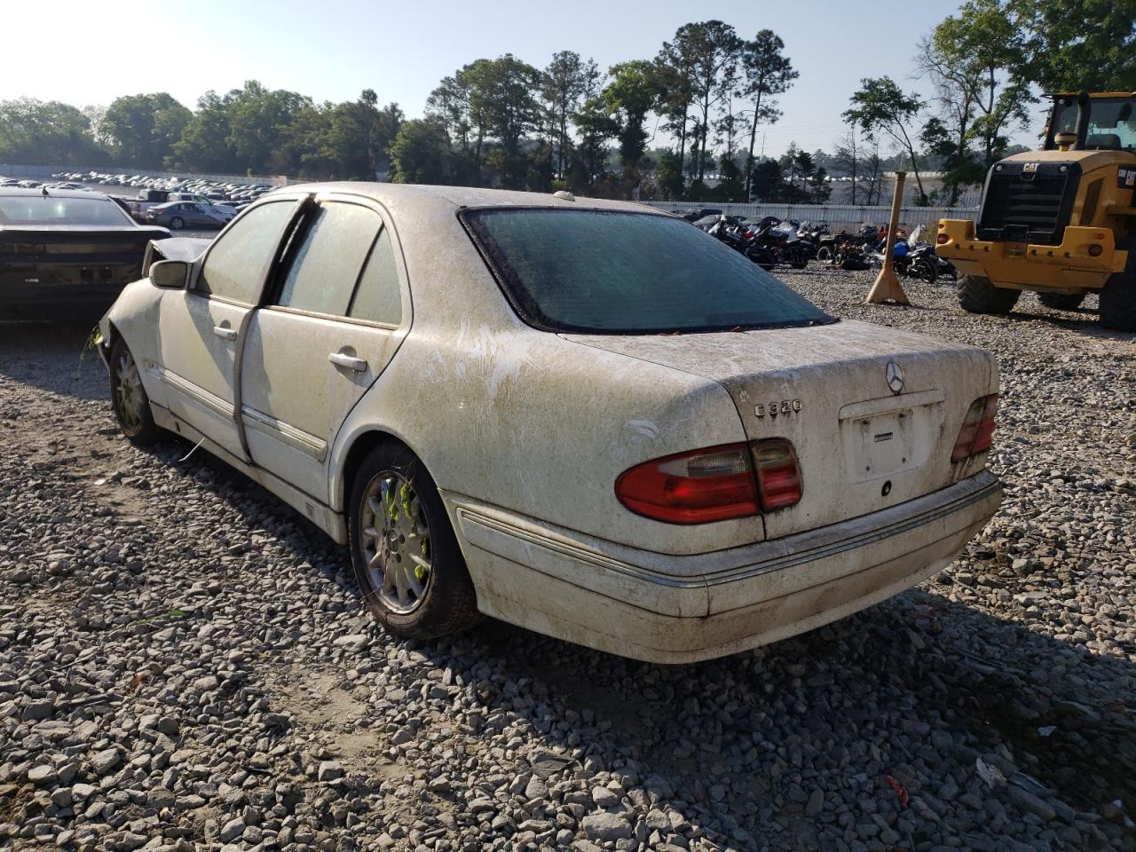 Photo 3 from auction – 2001 MERCEDES-BENZ E 320 with VIN WDBJF65J41B332051