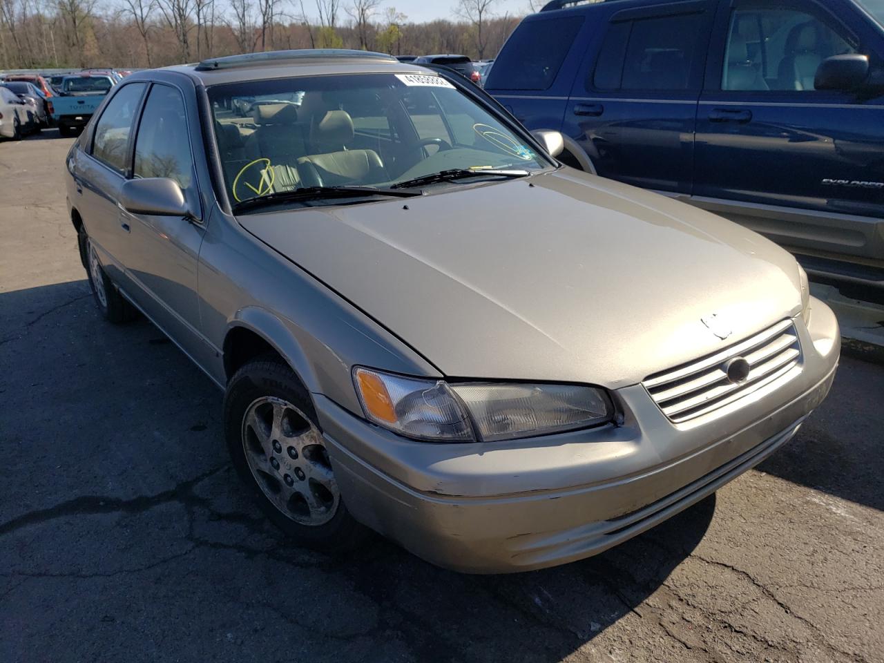 TOYOTA CAMRY LE 1998 with VIN JT2BF28K3W0092988 - Photo from auction