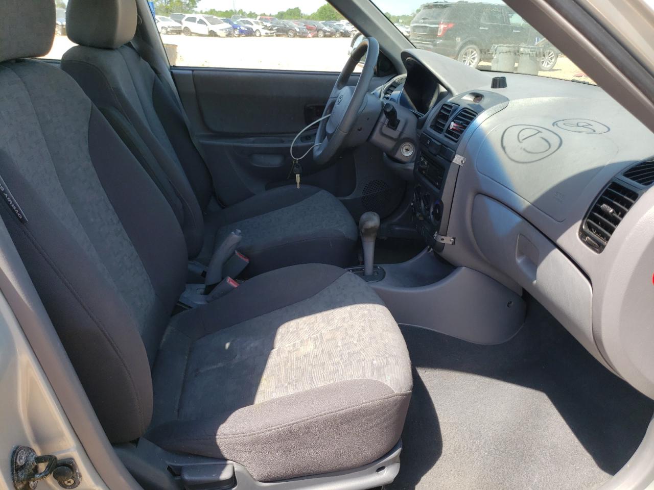 Photo 5 from auction – 2005 HYUNDAI ACCENT GL with VIN KMHCG45C75U669591
