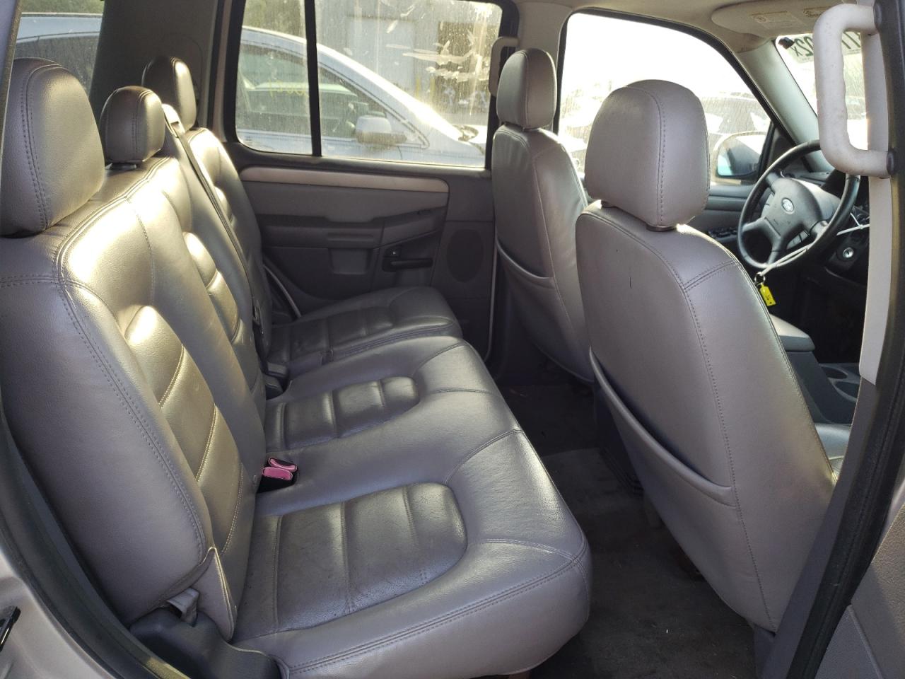 Photo 6 from auction – 2004 FORD EXPLORER X with VIN 1FMZU63W74UB87536