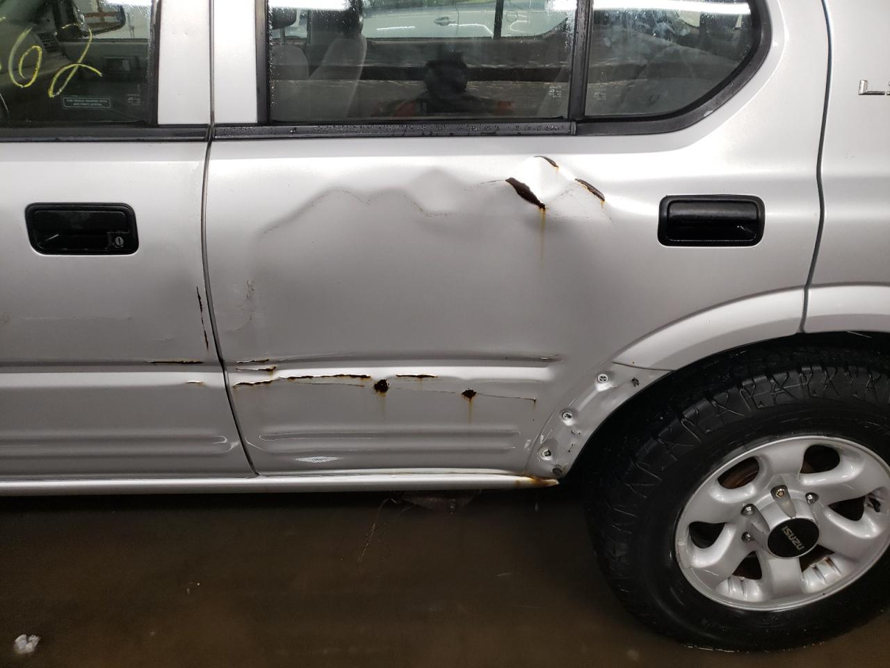Photo 9 from auction – 1999 ISUZU RODEO S with VIN 4S2CM58W3X4372172