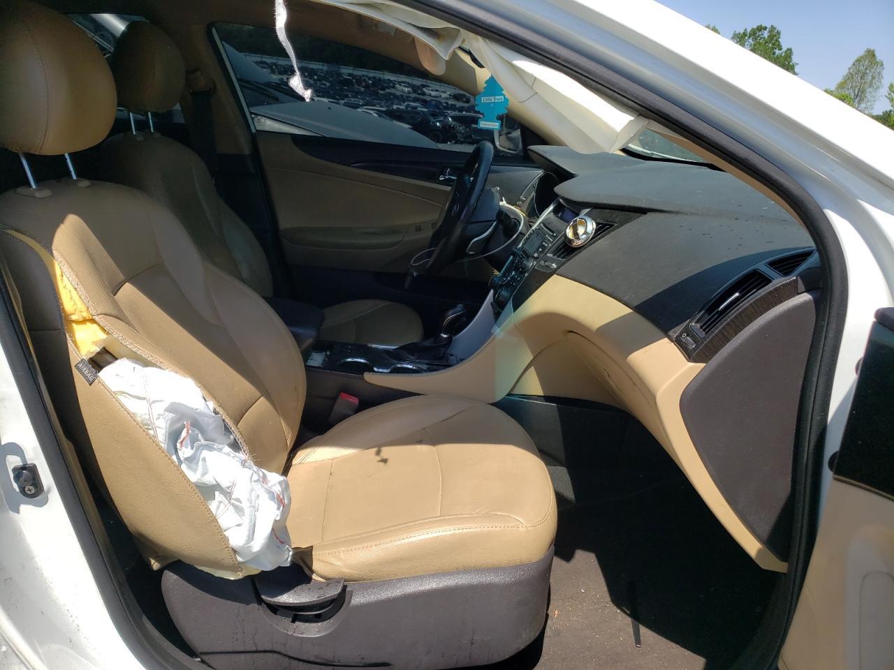 Photo 5 from auction – 2012 HYUNDAI SONATA SE with VIN 5NPEC4AB2CH357806