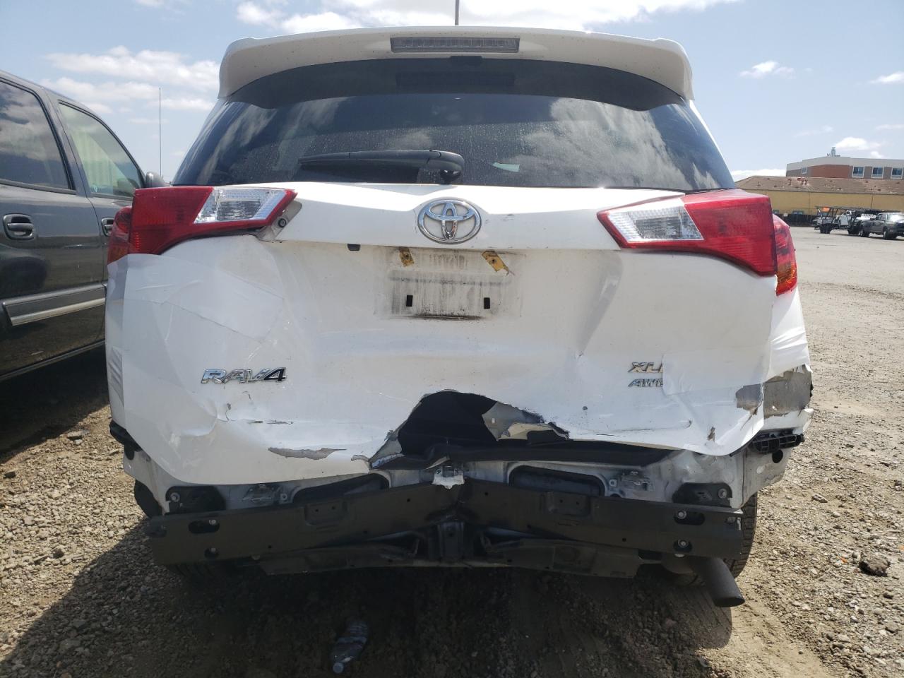 Photo 9 from auction – 2015 TOYOTA RAV4 XLE with VIN 2T3RFREV0FW407643