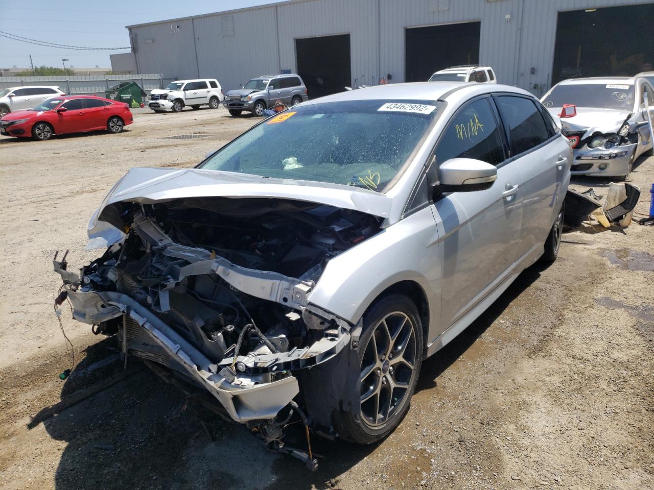Photo 2 from auction – 2016 FORD FOCUS SE with VIN 1FADP3F23GL309600