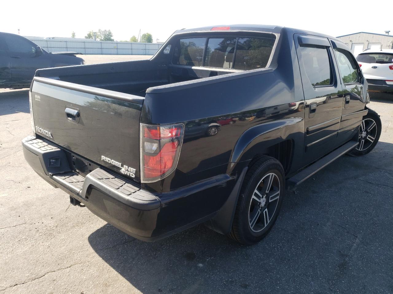 Photo 4 from auction – 2014 HONDA RIDGELINE with VIN 5FPYK1F74EB001384