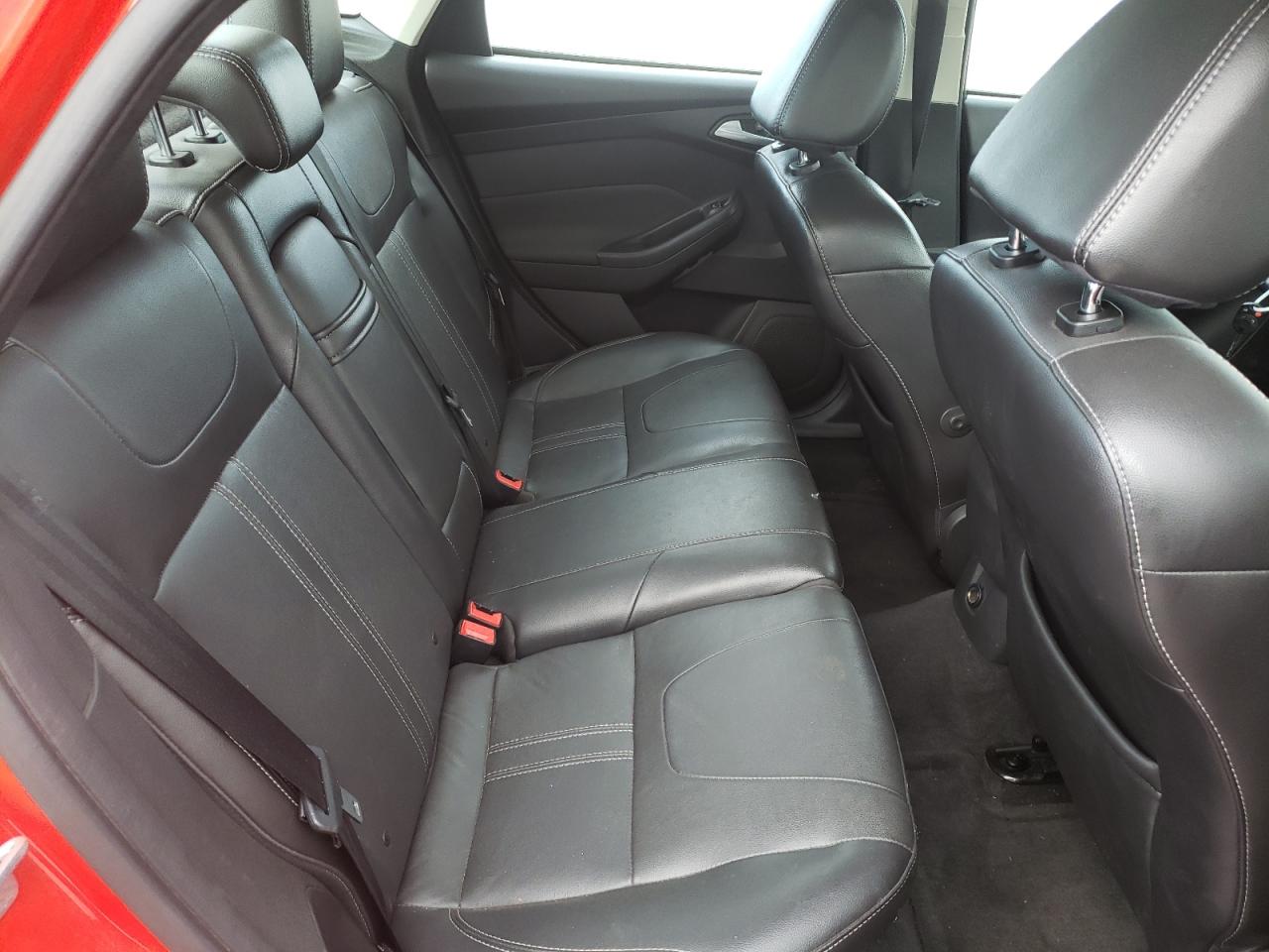 Foto 6 de la subasta – 2012 FORD FOCUS SEL con VIN 1FAHP3H22CL404125