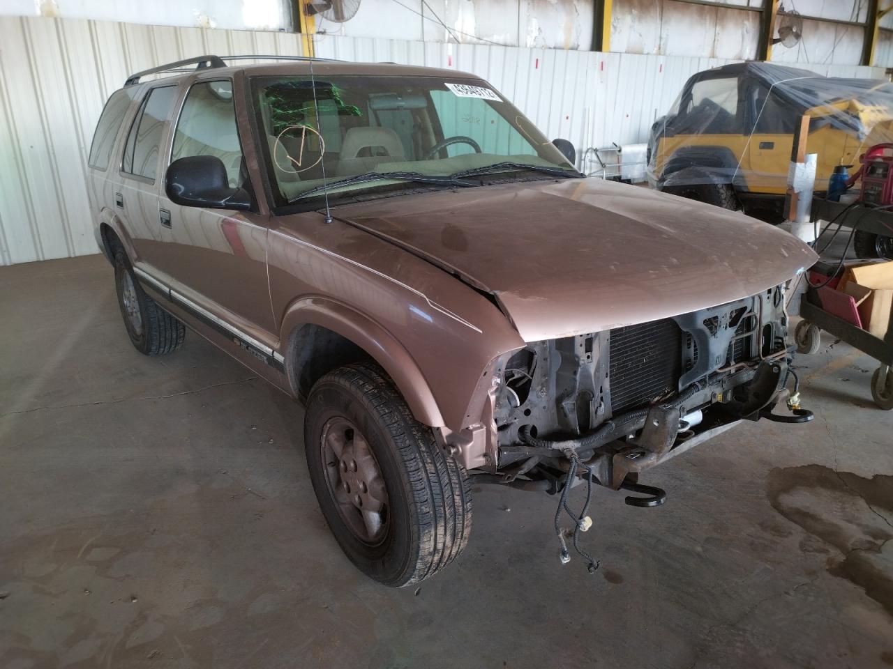 CHEVROLET BLAZER 1996 with VIN 1GNDT13W5T2311342 - Photo from auction