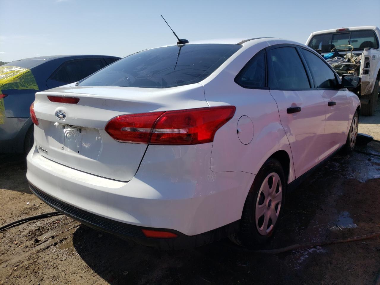 Photo 4 from auction – 2018 FORD FOCUS S with VIN 1FADP3E26JL308059