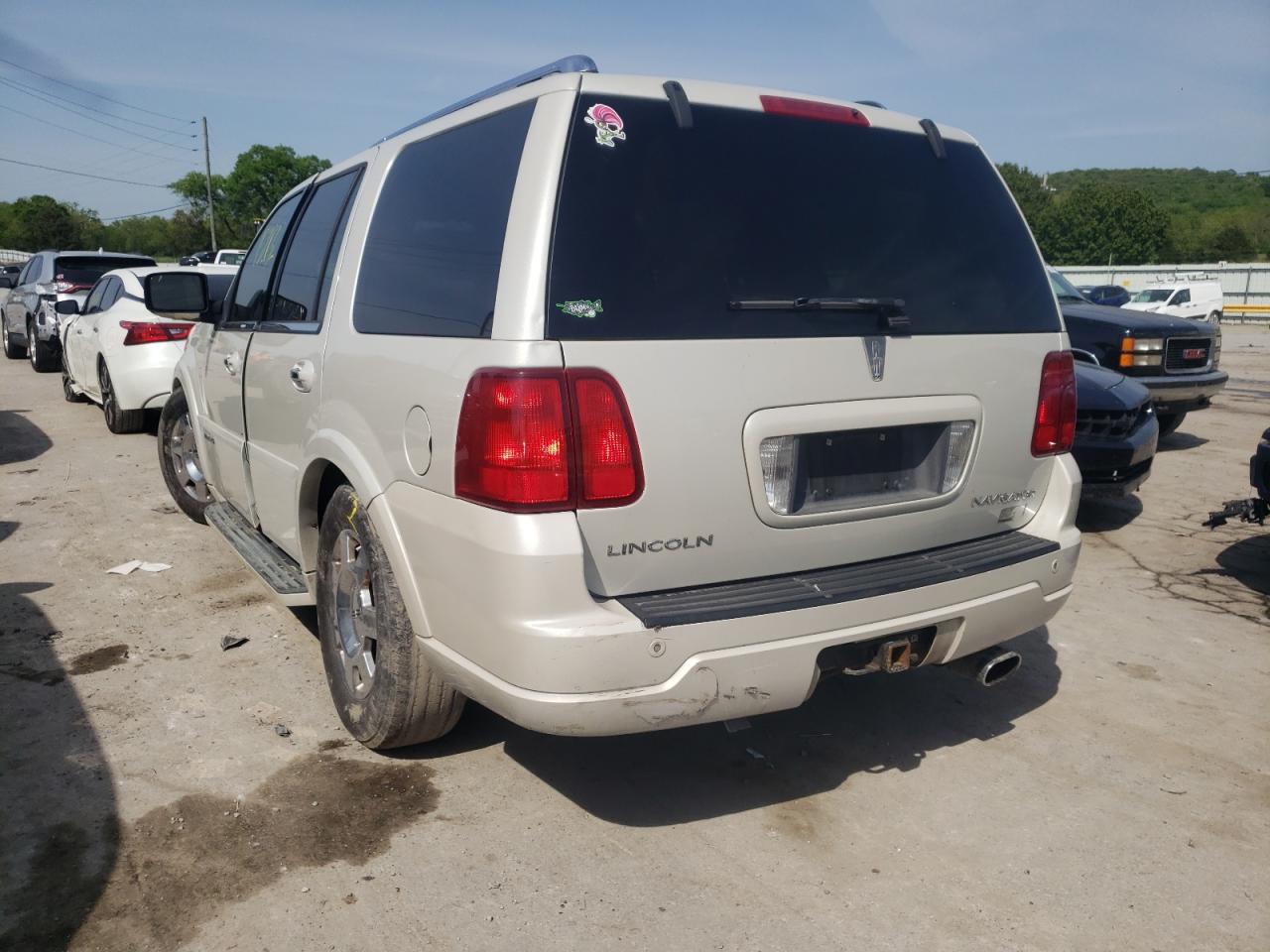 Photo 3 from auction – 2005 LINCOLN NAVIGATOR with VIN 5LMFU27565LJ14871