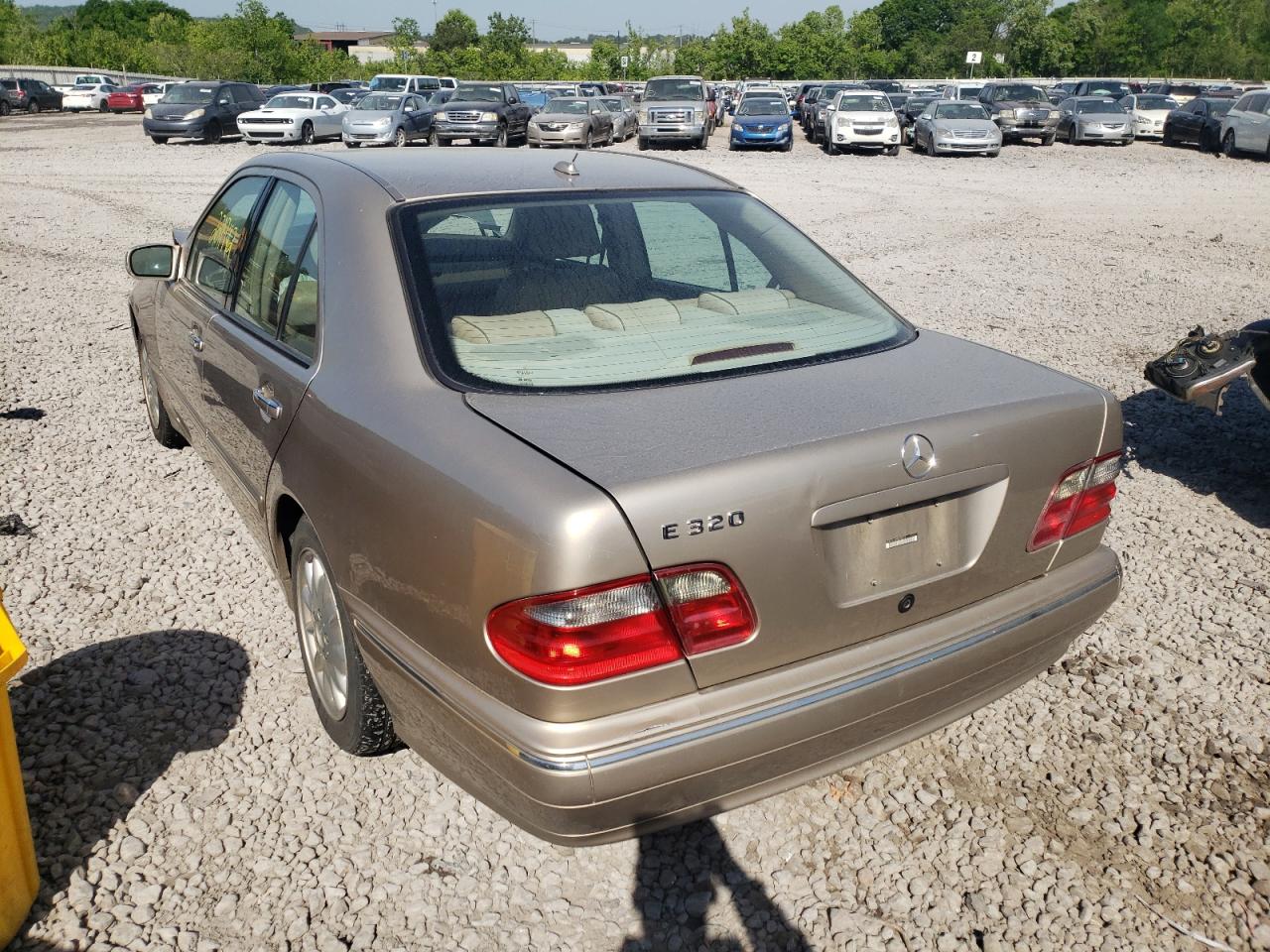 Foto 3 de la subasta – 2000 MERCEDES-BENZ E 320 con VIN WDBJF65J0YB050211