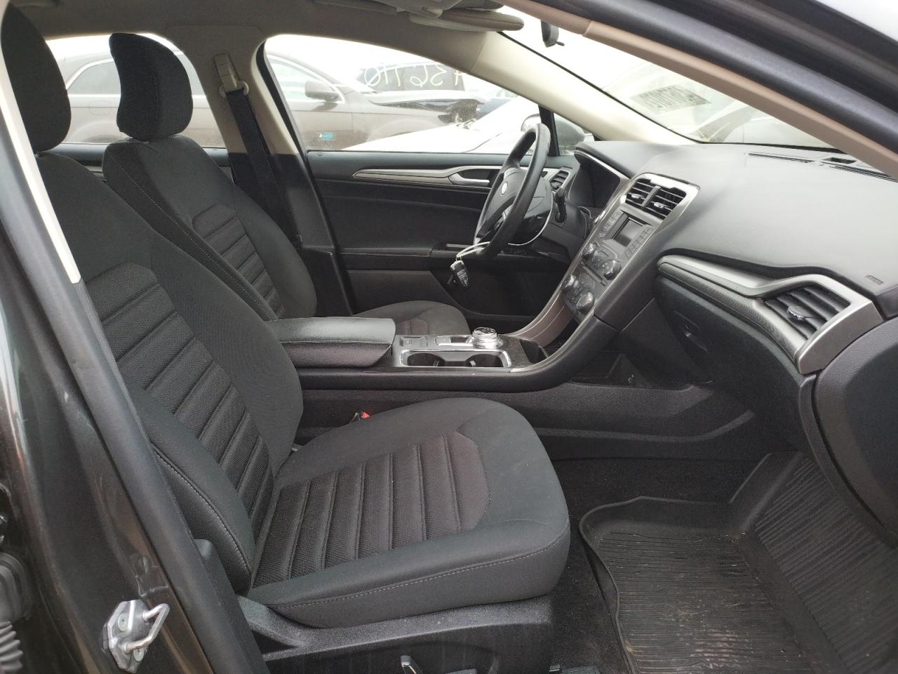 Photo 5 from auction – 2017 FORD FUSION SE with VIN 3FA6P0HD6HR310118