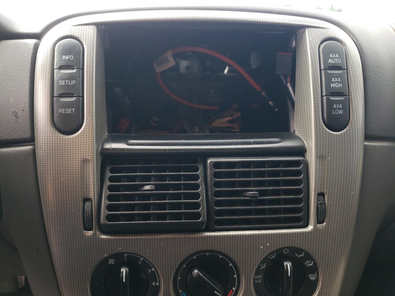 Photo 9 from auction – 2005 FORD EXPLORER X with VIN 1FMZU73K55ZA19952
