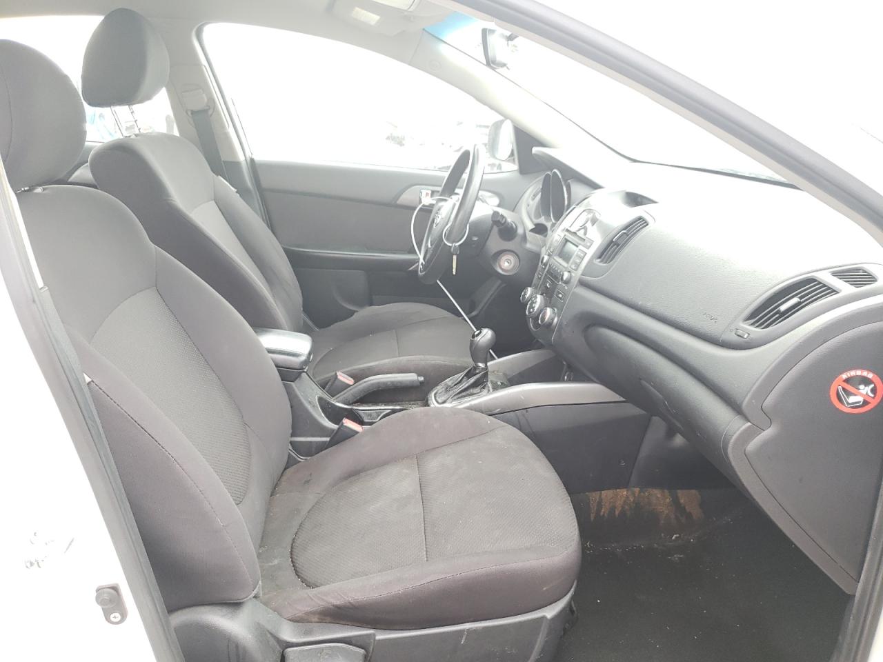 Photo 5 from auction – 2013 KIA FORTE EX with VIN KNAFU4A24D5712295