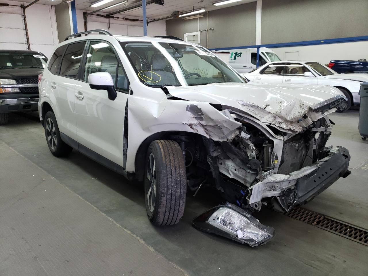 SUBARU FORESTER 2 2017 with VIN JF2SJAEC8HH529712 - Photo from auction
