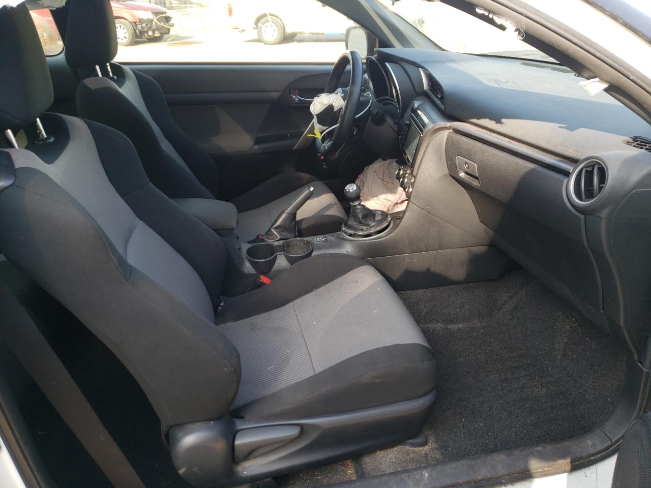 Photo 15 from auction – 2016 TOYOTA SCION TC with VIN JTKJF5C76GJ015785