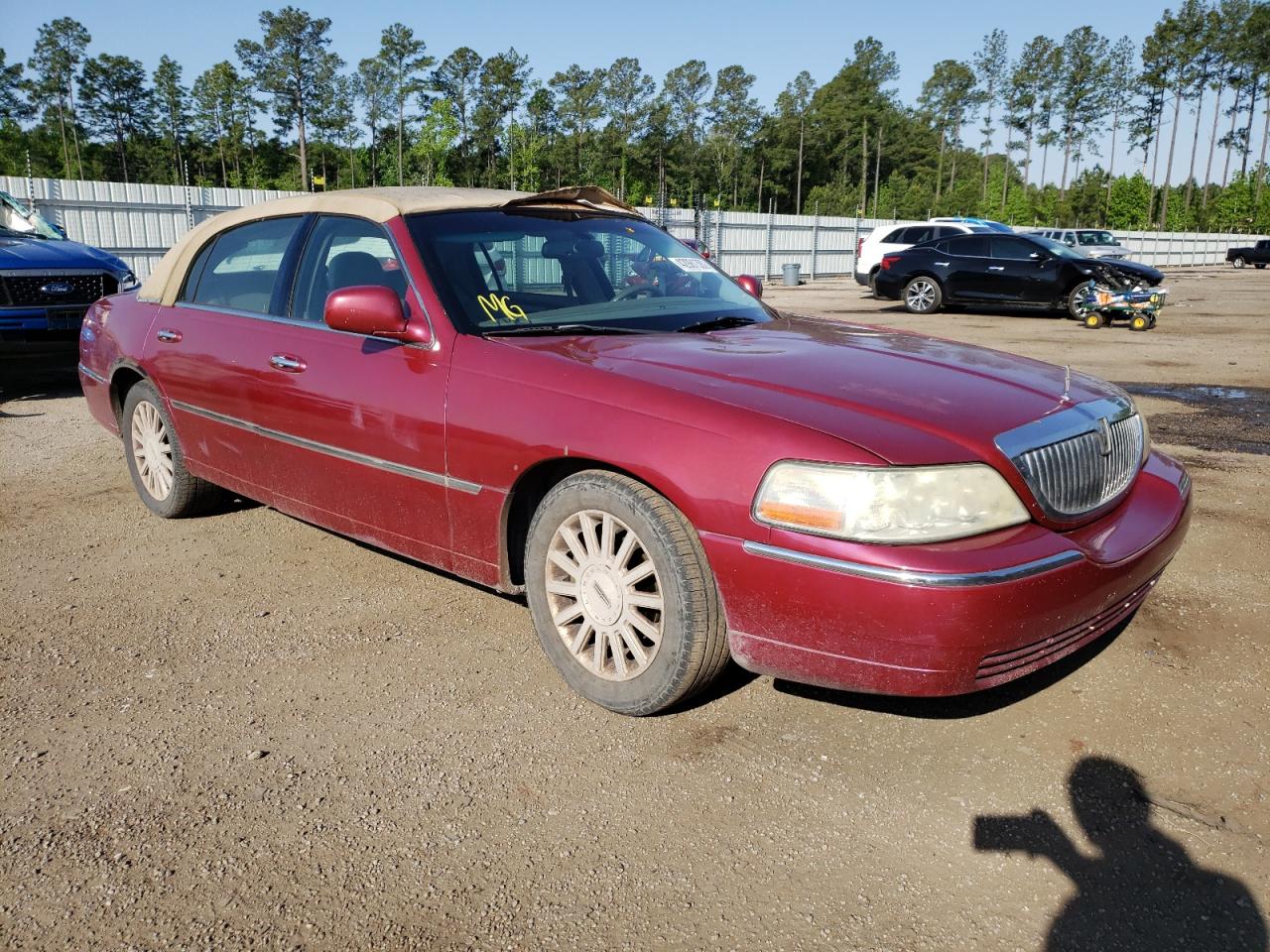 Photo 1 from auction – 2004 LINCOLN TOWN CAR E with VIN 1LNHM81W24Y625883