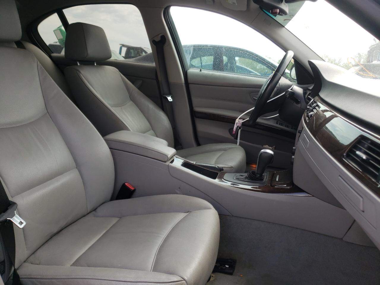 Photo 5 from auction – 2006 BMW 325 XI with VIN WBAVD13576KV11738