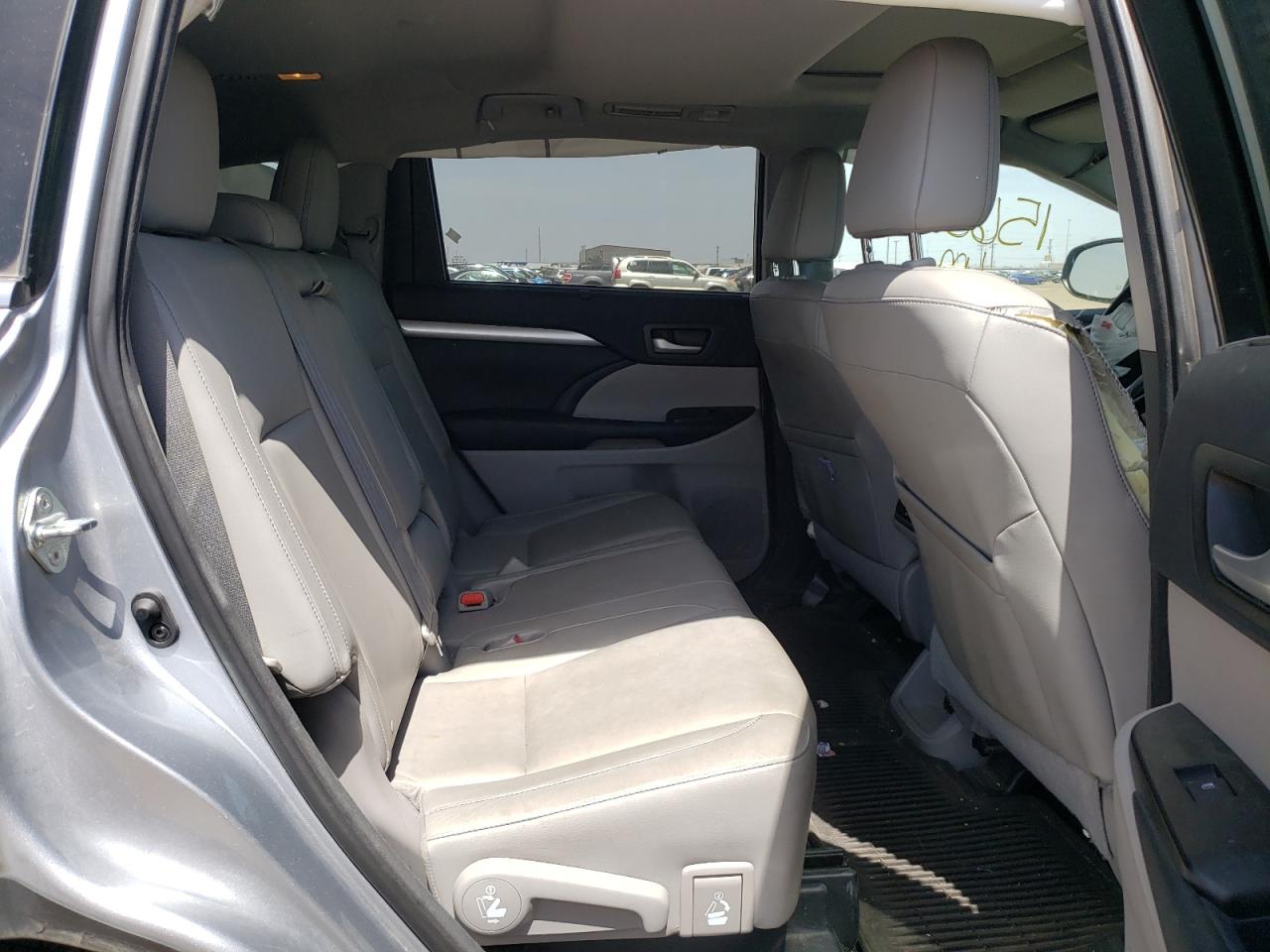 Photo 6 from auction – 2015 TOYOTA HIGHLANDER with VIN 5TDJKRFH1FS094671