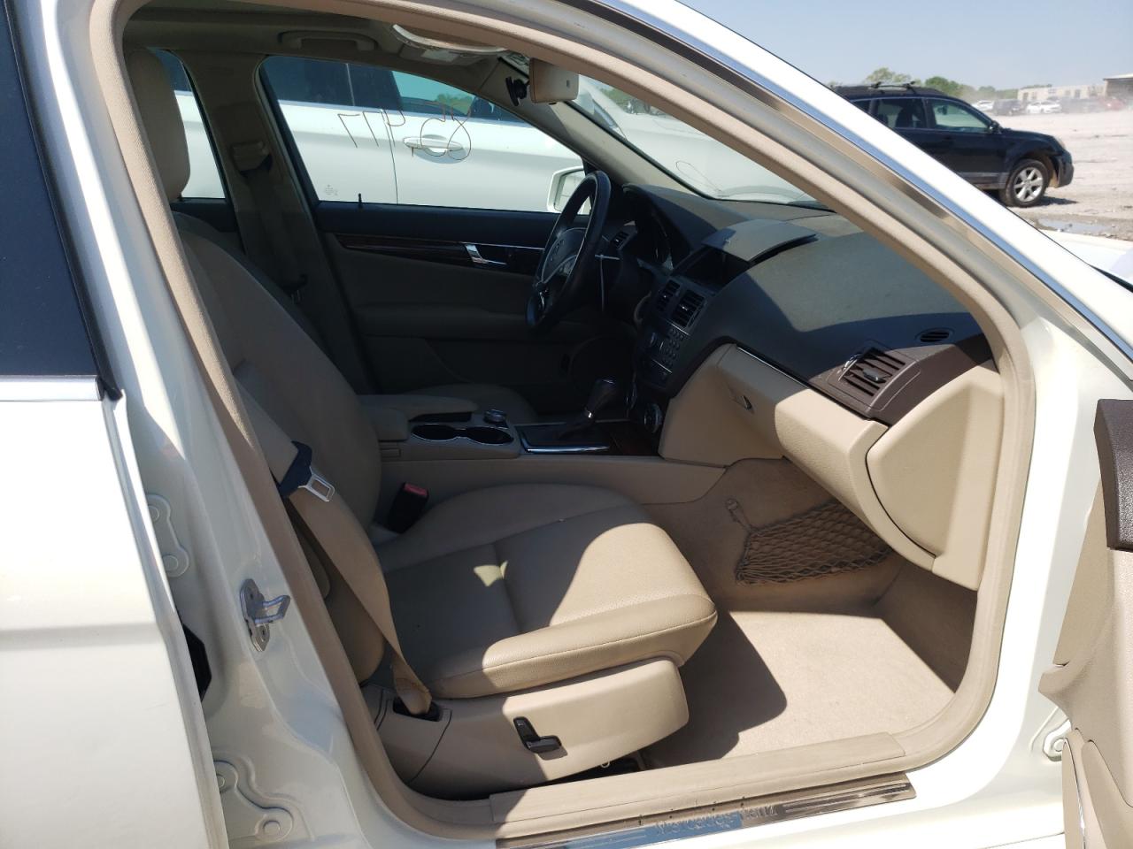 Photo 5 from auction – 2011 MERCEDES-BENZ C 300 with VIN WDDGF5EB7BA528609