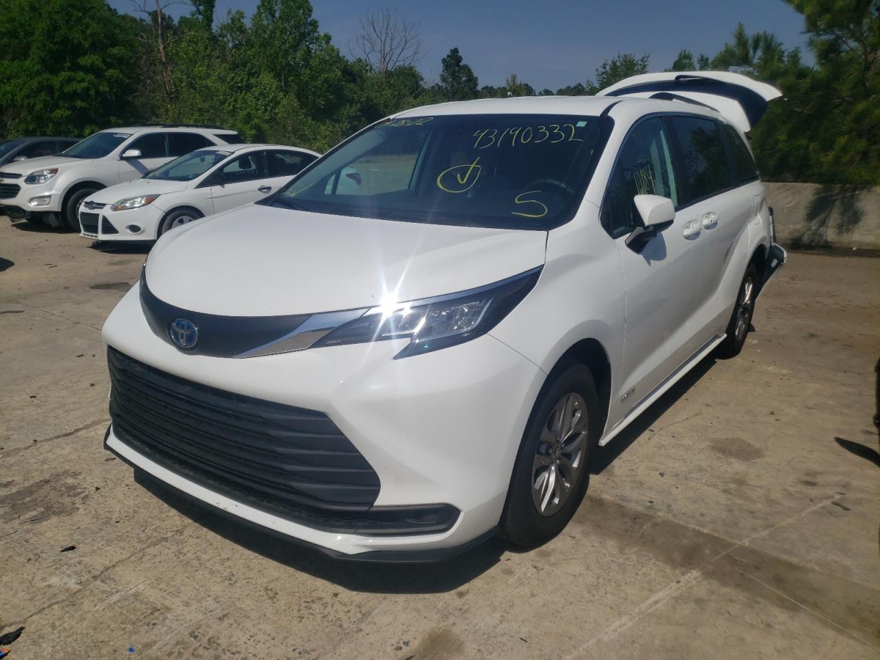 Photo 14 from auction – 2021 TOYOTA SIENNA LE with VIN 5TDKRKEC6MS070652