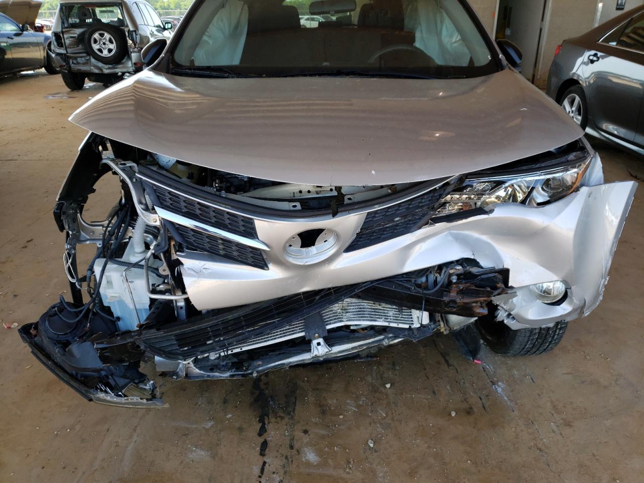 Photo 7 from auction – 2015 TOYOTA RAV4 LE with VIN JTMZFREV5FJ053875