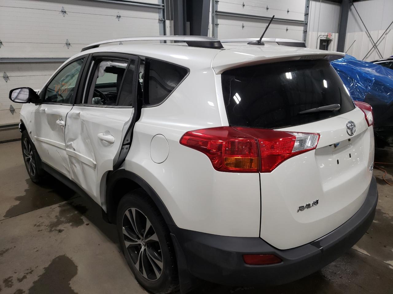 Photo 3 from auction – 2015 TOYOTA RAV4 LIMIT with VIN 2T3DFREV4FW344914