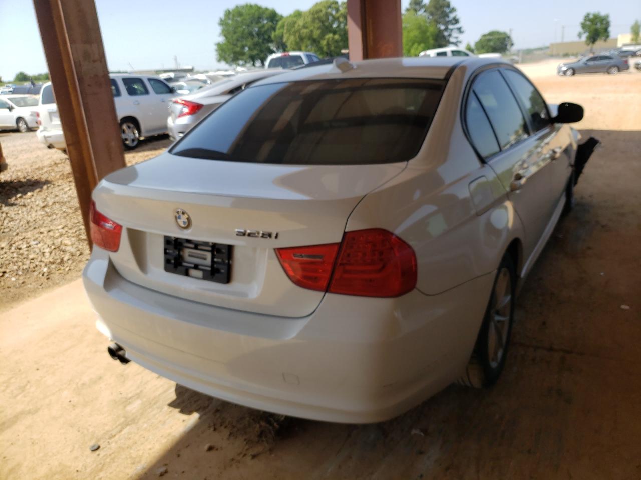 Photo 4 from auction – 2010 BMW 328 XI with VIN WBAPK7C50AA461491