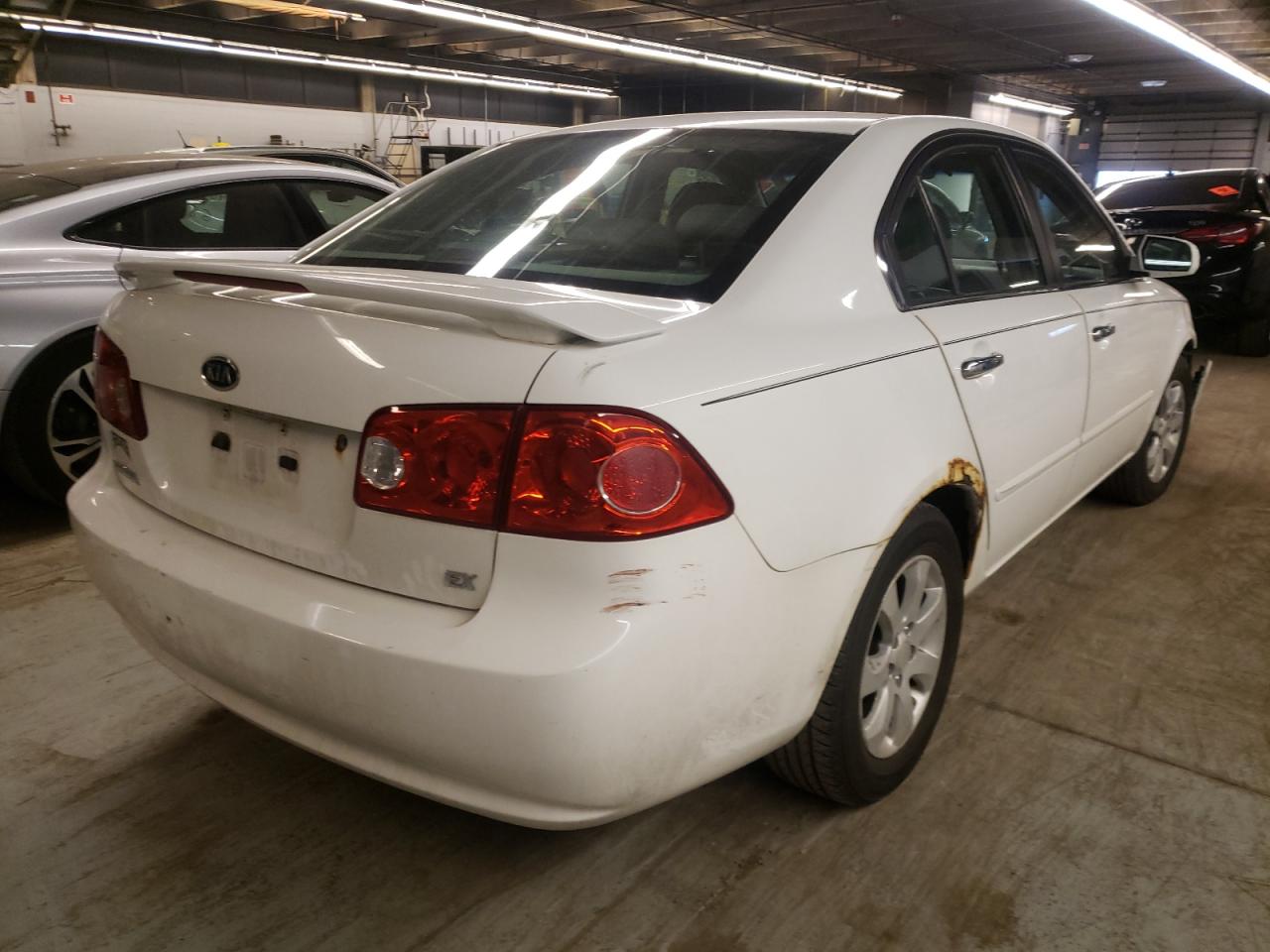 Photo 4 from auction – 2008 KIA OPTIMA LX with VIN KNAGE123X85275318