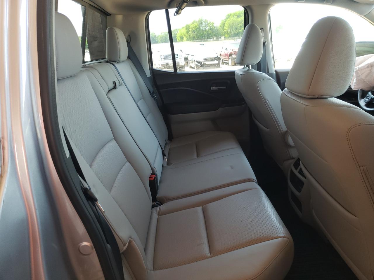 Photo 6 from auction – 2019 HONDA RIDGELINE with VIN 5FPYK3F76KB019635