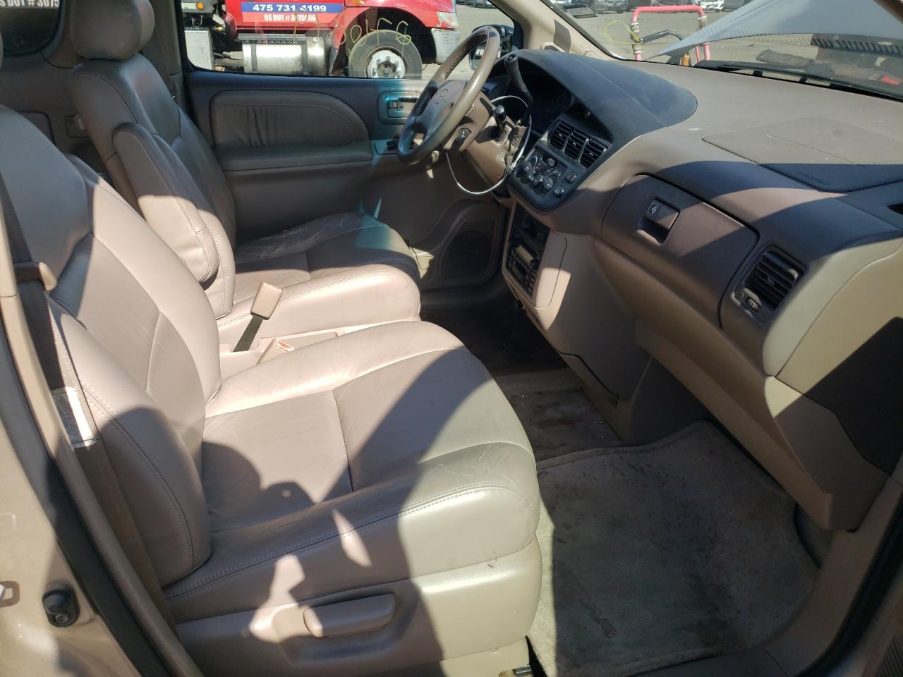 Photo 5 from auction – 2000 TOYOTA SIENNA LE with VIN 4T3ZF13C0YU302672